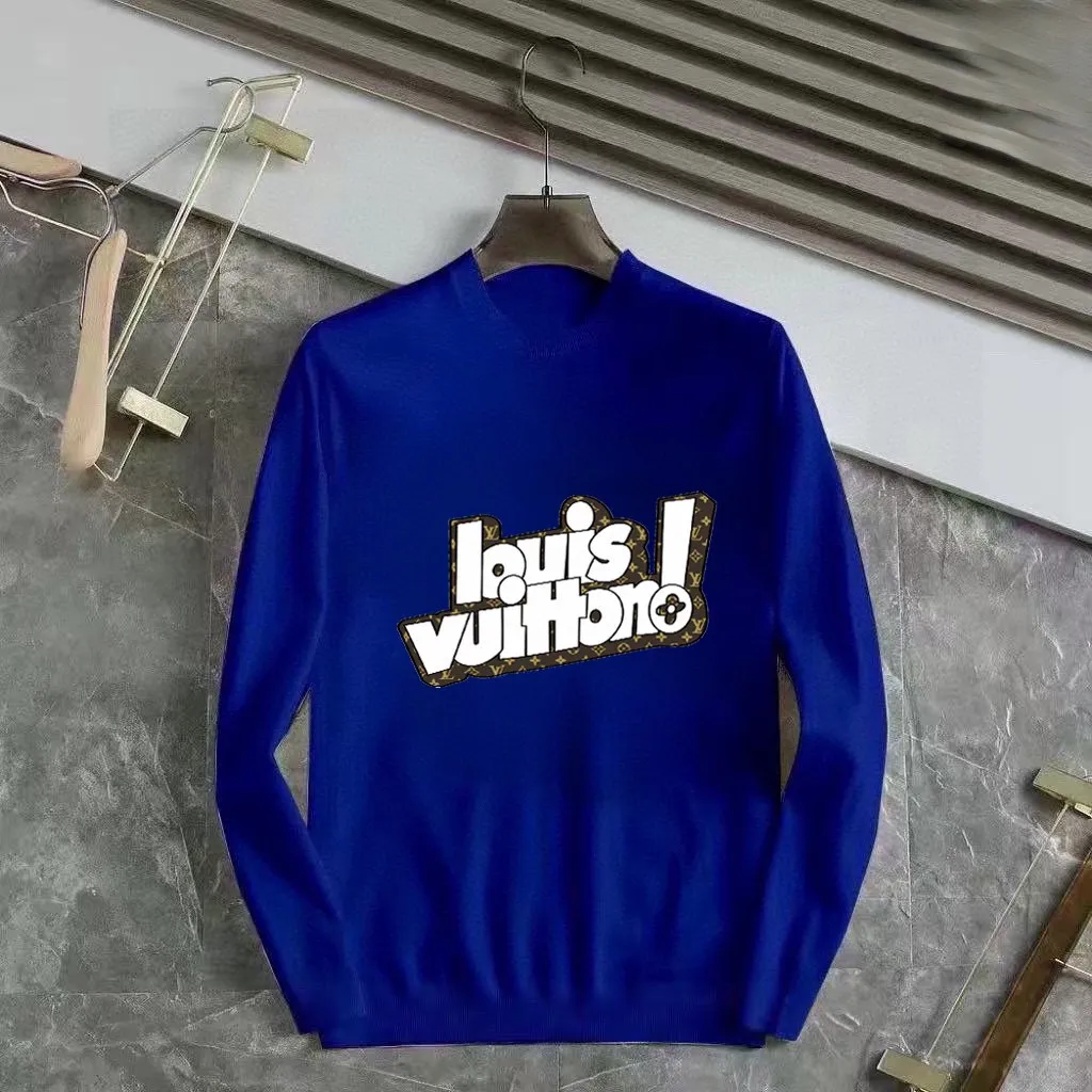 🅿️240 【LV Louis Vuitton】Autumn and winter classic round neck pullover sweater, in full condition! ! ! Wool blended fabric, the latest model in 2025, golden ratio! ! Slim-fitting soft gold, versatile and practical item, the combination and practicality are extremely powerful, simple and elegant, and classy! To create your own style, it is highly recommended to buy it in two colors. The standard slim fit tailoring process is suitable for both young and old men. It is knitted from wool and will not cause any discomfort! While keeping warm, it is stylish, textured and wearable, and the classic logo with contrasting colors on the chest feels in place! ! Recommended for regular customers! ! Size M-3XL (maximum wear: 190 pounds)